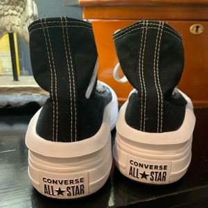 Platform Converse All Stars 
Woman’s 5.5
Like new
Asking $30